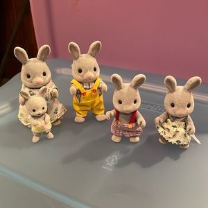 Calico Critters Cottontail Rabbit Family plus baby. Like new: original clothes